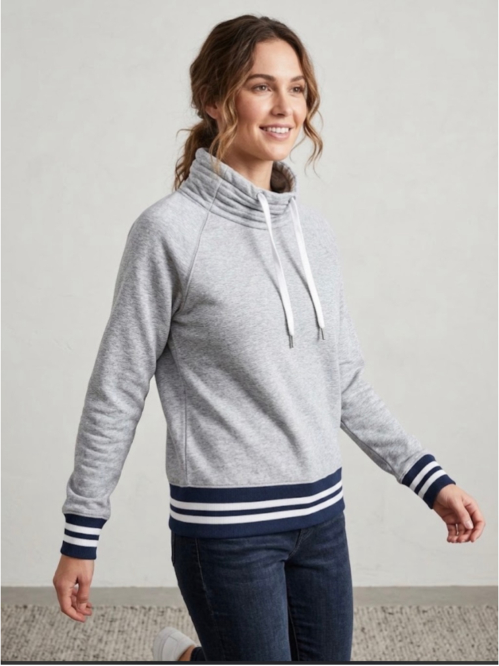 Women's EVEREVE Sweatshirt Size S Grey Navy Blue Striped Trim